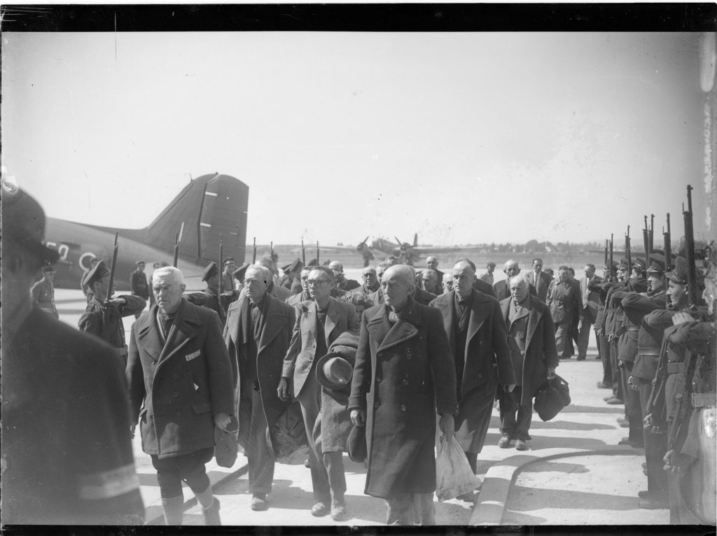 Retour de déportés politiques au Bourget, avril 1945