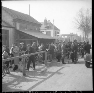 Ligne de démarcation à Moulins, 1943. Coll. MRN –  fonds dit du Matin.